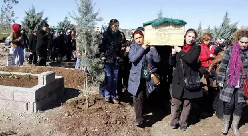 Buyrun kadınların cenaze namazına! Şu sağlık sisteminin maşallahı var!..