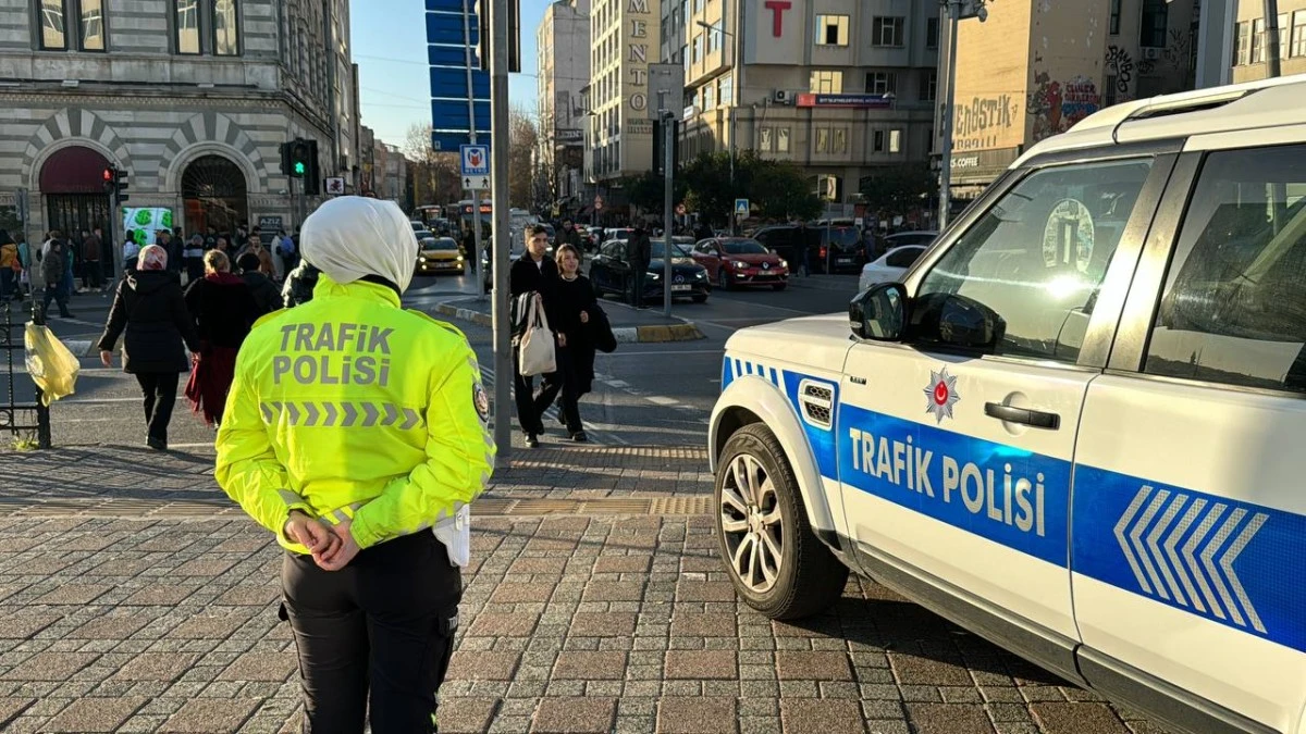 Operasyonlarda ele geçirilerek emniyete tahsis edilen lüks araçlar İstanbul'da görevde