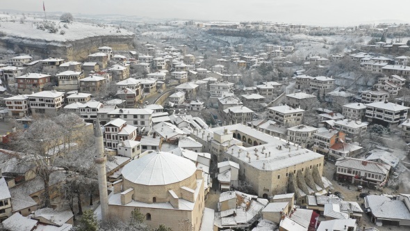 Safranbolu&#039;da kar,  Muradiye Şelalesi’nde don, İstanbul’da beyaz örtü ve yurttan kar manzaraları...
