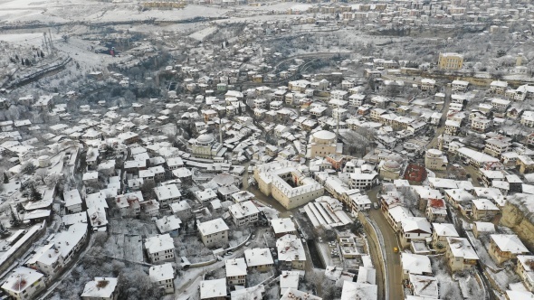 Safranbolu'da kar,  Muradiye Şelalesi’nde don, İstanbul’da beyaz örtü ve yurttan kar manzaraları...