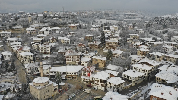 Safranbolu'da kar,  Muradiye Şelalesi’nde don, İstanbul’da beyaz örtü ve yurttan kar manzaraları...