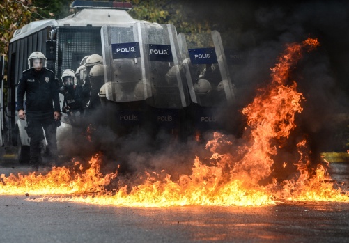 Çevik Kuvvet Polislerinin aksiyon filmlerini aratmayan eğitimi