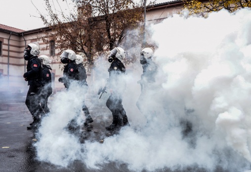 Çevik Kuvvet Polislerinin aksiyon filmlerini aratmayan eğitimi