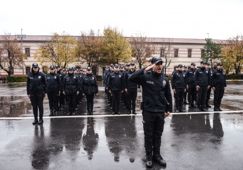 Çevik Kuvvet Polislerinin aksiyon filmlerini aratmayan eğitimi