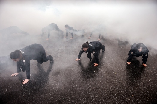 Çevik Kuvvet Polislerinin aksiyon filmlerini aratmayan eğitimi