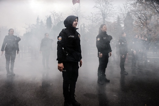 Çevik Kuvvet Polislerinin aksiyon filmlerini aratmayan eğitimi