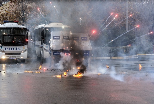 Çevik Kuvvet Polislerinin aksiyon filmlerini aratmayan eğitimi