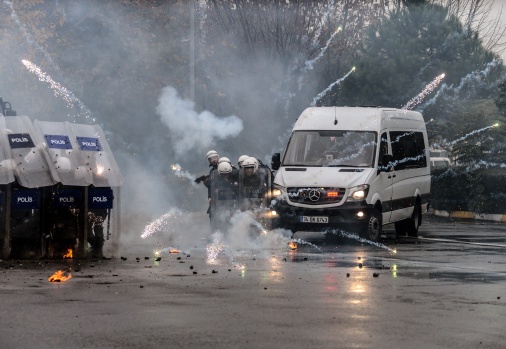 Çevik Kuvvet Polislerinin aksiyon filmlerini aratmayan eğitimi