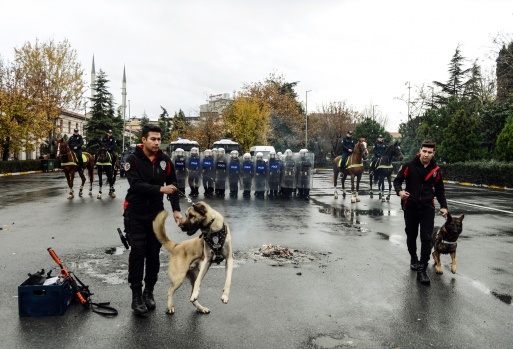 Çevik Kuvvet Polislerinin aksiyon filmlerini aratmayan eğitimi