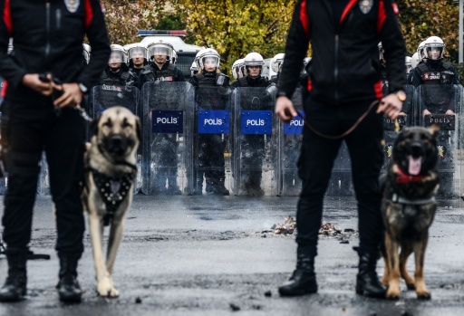 Çevik Kuvvet Polislerinin aksiyon filmlerini aratmayan eğitimi