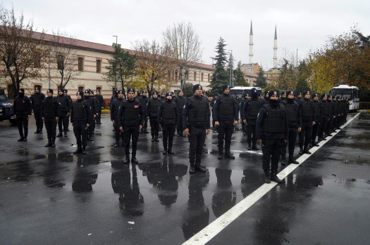 Çevik Kuvvet Polislerinin aksiyon filmlerini aratmayan eğitimi