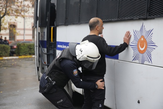 Çevik Kuvvet Polislerinin aksiyon filmlerini aratmayan eğitimi