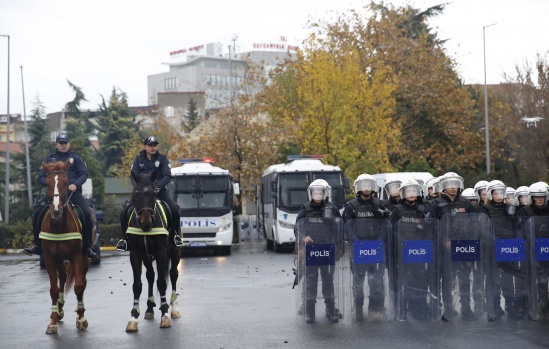 Çevik Kuvvet Polislerinin aksiyon filmlerini aratmayan eğitimi