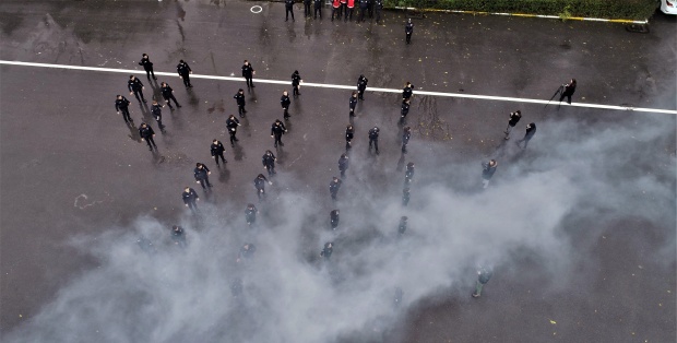 Çevik Kuvvet Polislerinin aksiyon filmlerini aratmayan eğitimi