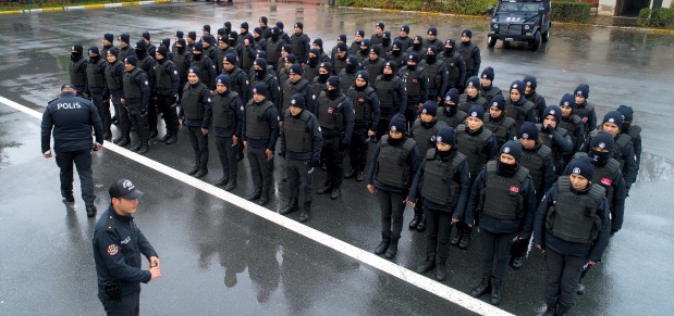 Çevik Kuvvet Polislerinin aksiyon filmlerini aratmayan eğitimi