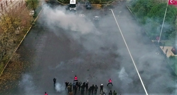 Çevik Kuvvet Polislerinin aksiyon filmlerini aratmayan eğitimi