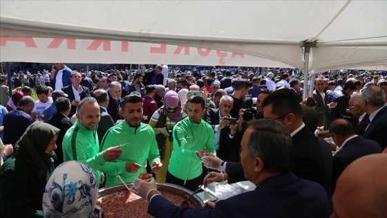 10 bin kişilik aşure kısa sürede tükendi