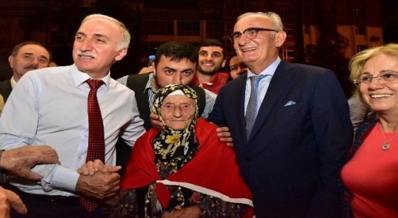 100 yaşındaki nine demokrasi nöbetinde