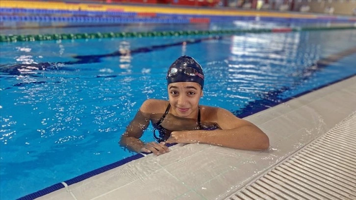 14 yaşındaki milli yüzücü Ela'dan 1 ayda 3 madalya