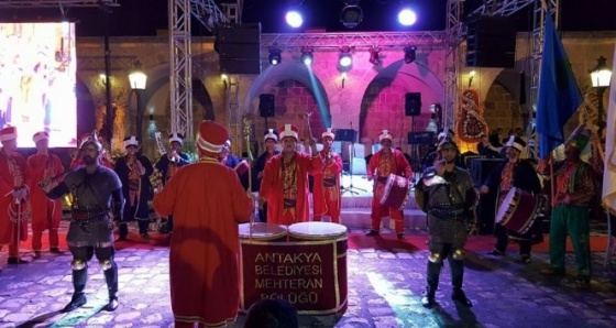 15 Temmuz gazisi vekilden oğluna mehteranlı düğün