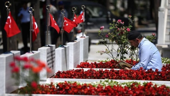 15 Temmuz Şehitliği'nde bayram arifesi