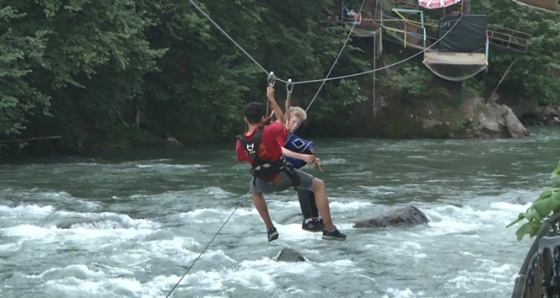 16 yaşındaki tulumcu zipline yaparken tulum çaldı