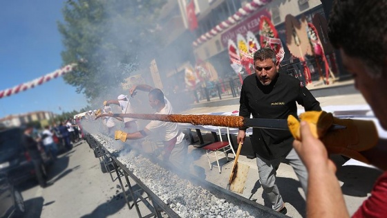 19 metre kebabı 15 dakikada yediler