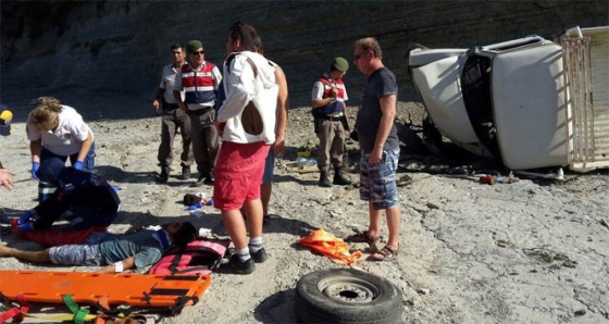 20 metre yüksekten düşen araçtan sağ çıktılar