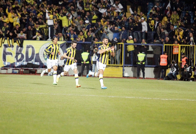 Fener, Karabük'te gol orucunu bozanlarla galip