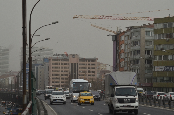 Lodos, dev vinçleri pervaneye çevirdi