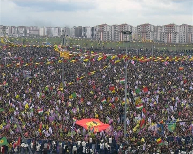 Öcalan’ın mesajı okundu: Silah bırakın!