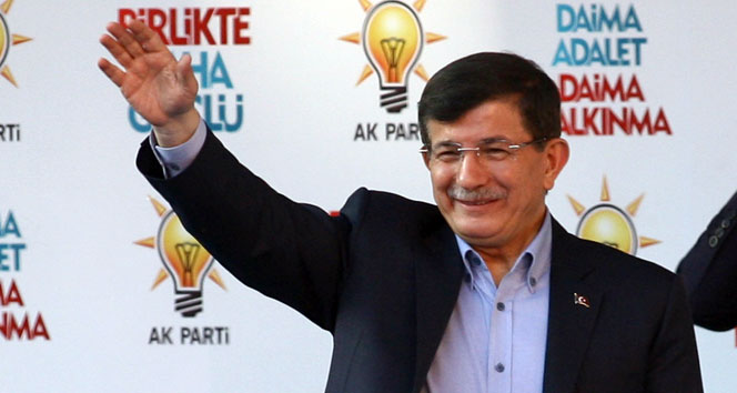 Davutoğlu'ndan karayolları işçilerine müjde!