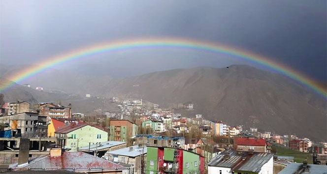 Gökkuşağı Hakkari’ye renk kattı