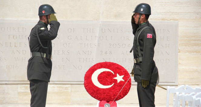 İngiliz anıtında 100. yıl töreni