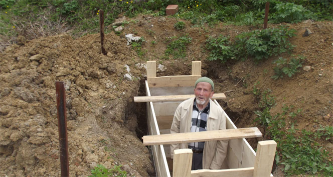 Ölmeden önce mezarını ve kefenini hazırladı