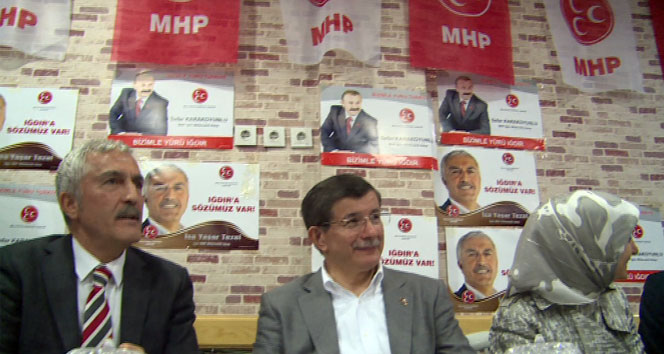 Başbakan Davutoğlu'ndan MHP seçim bürosuna sürpriz ziyaret