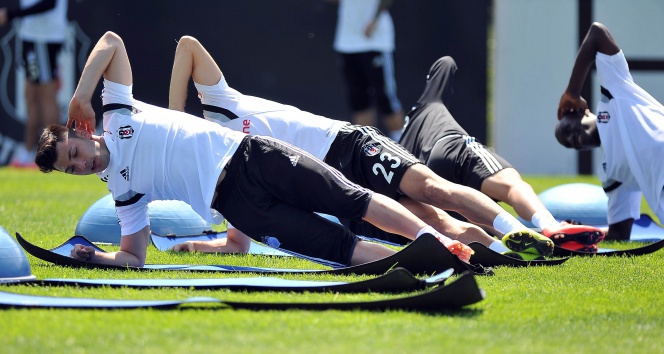 Beşiktaş, yarıştan koptu ama Galatasaray derbisine sıkı çalışıyor