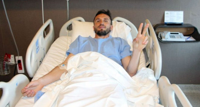 Beşiktaş'ın Çek stoperi Tomas Sivok ameliyat oldu