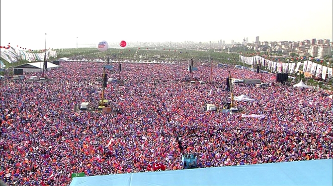 Başbakan Davutoğlu, İstanbul'da milyonlara sesleniyor