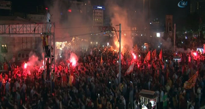 Taksim'de şampiyonluk çoşkusu