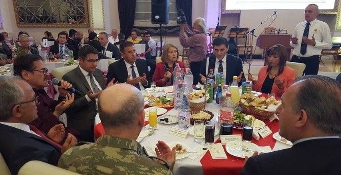 Kosovalılar, Prizren'de Türk Partisinin iftarında buluştu