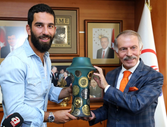 Bayrampaşa'da jest! Arda Turan’ın adı doğup büyüdüğü caddeye veriliyor