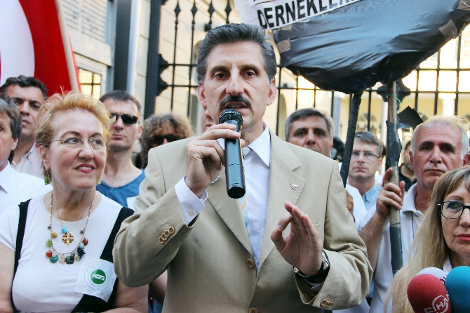 Beyoğlu’nda Srebrenitsa gözyaşları: Unutmadık... Unutturmayacağız!