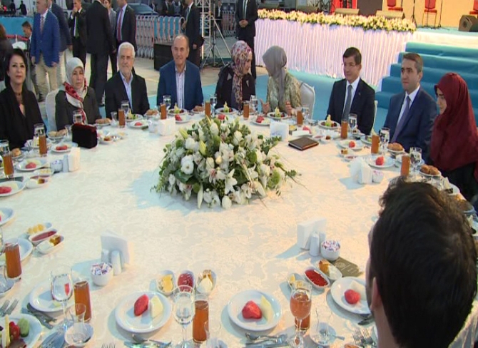 Şehit savcının ailesiyle Başbakan iftarda buluştu