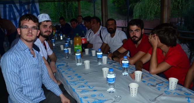 Böyle olur stadı yok Kömürspor'un iftarda duası!