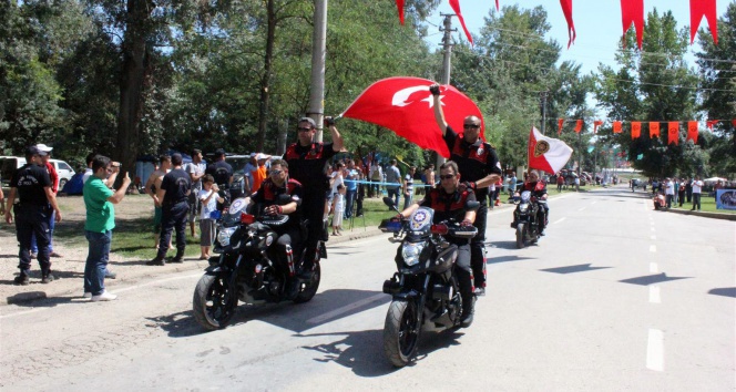 Yunusların ‘Kırkpınar’ gösterisi nefes kesti