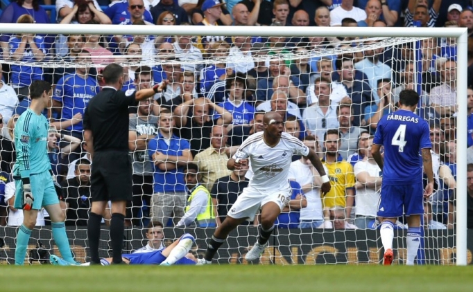 Ayew ve Gomis, Chelsea'ye bela oldu!