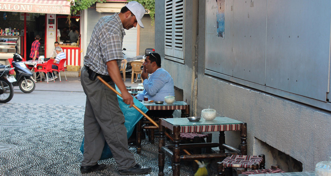 Mahallesine aşık muhtar