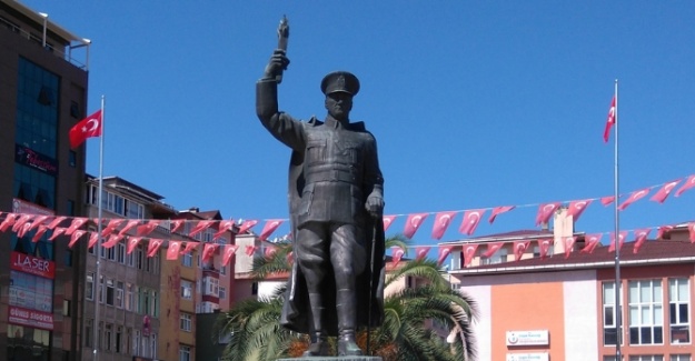 Atatürk anıtının kaldırılacağı iddiası yalanlandı