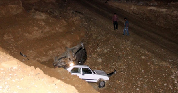 Aynı noktada 2 araç üst üste uçurumdan uçtu!